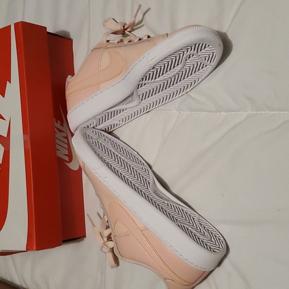 Nikes - Picture 2 of 3